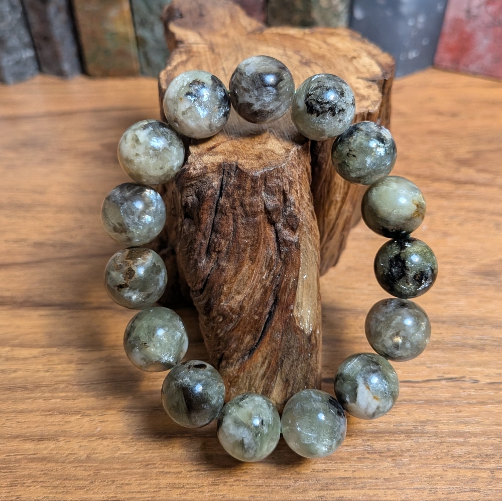 Green Mica In Quartz 13.5mm Crystal Bracelet